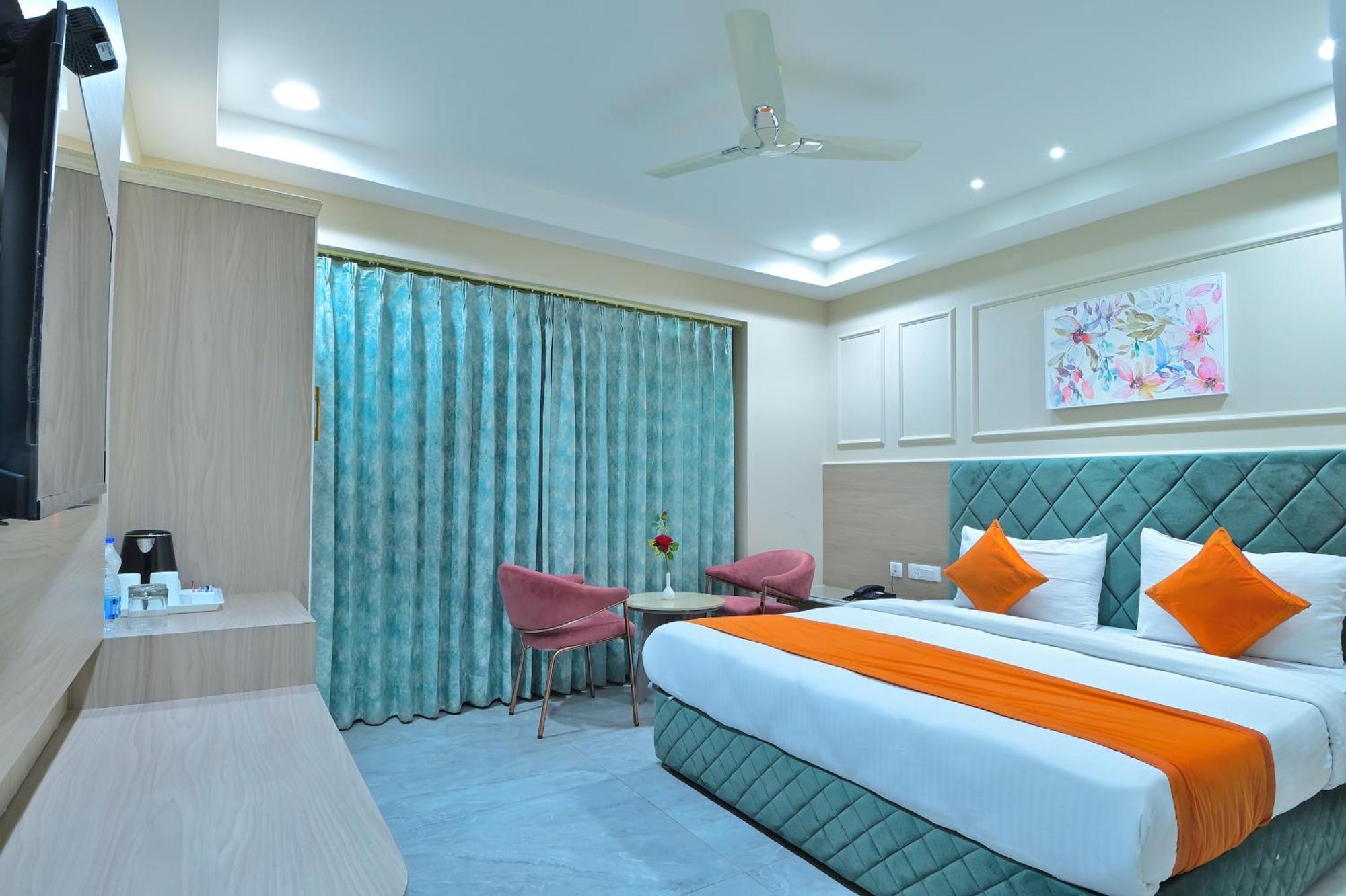 Hotel Sapphire House - 3 Mins Walk From Metro And 5 Mins From Rail Station New Delhi Exterior photo