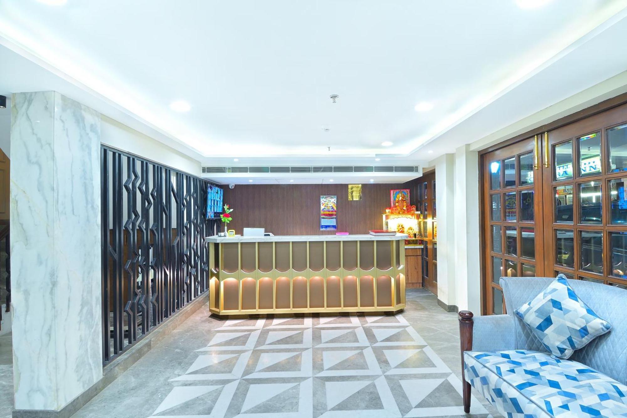 Hotel Sapphire House - 3 Mins Walk From Metro And 5 Mins From Rail Station New Delhi Exterior photo
